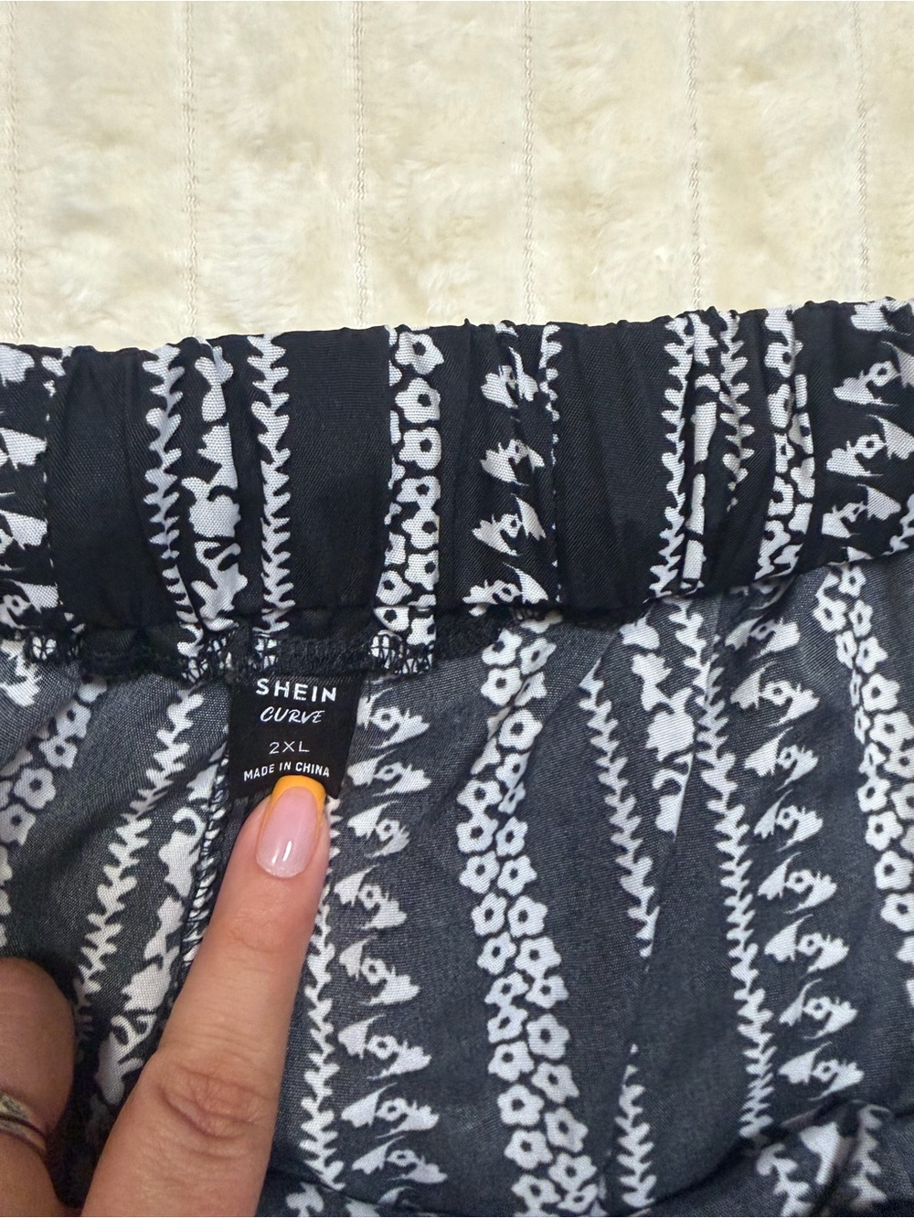 SHEIN Black & White High Waist Patterned Women's Shorts